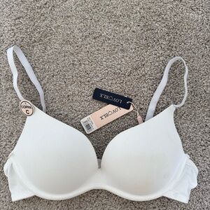 NWT Lov Elx White Bra 42 C Underwire Flaw in pictures